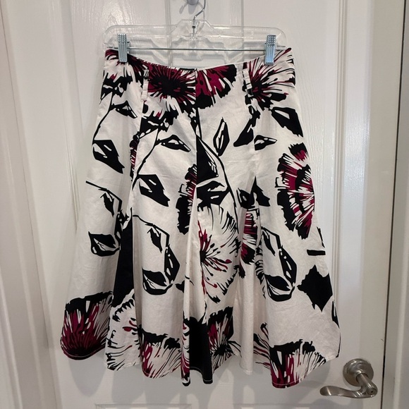 Martha B Floral A-Line Skirt - Black and White size 8 - Picture 1 of 5